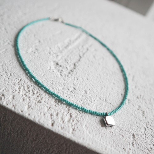 242 | Minimalistinis pakabukas (spalva rausva, mėtinė, mėlyna, juoda)
